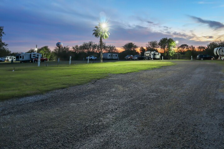 Mathis Motel