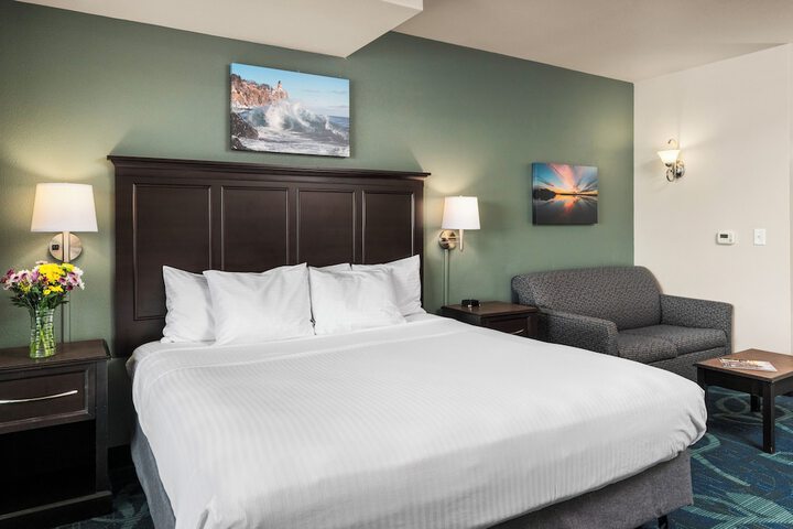 Park Point Marina Inn