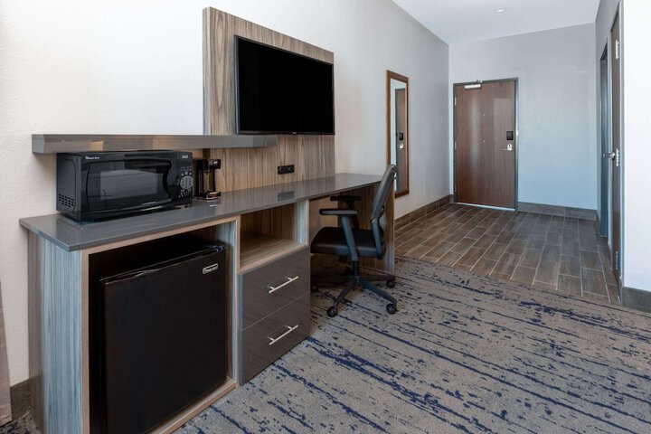 Room 27 of 37