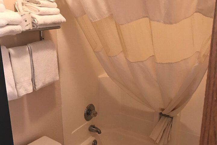 Room 6 of 28
