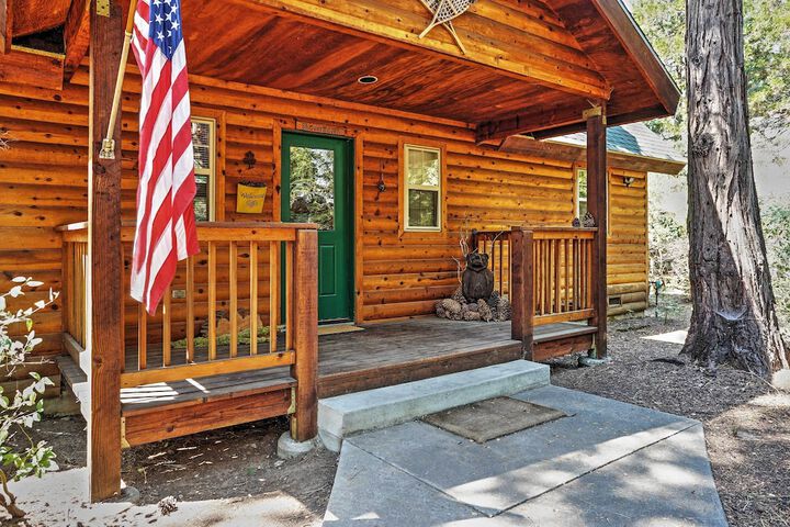 Hot Tub Deck & Trail Access: Shaver Lake Cabin