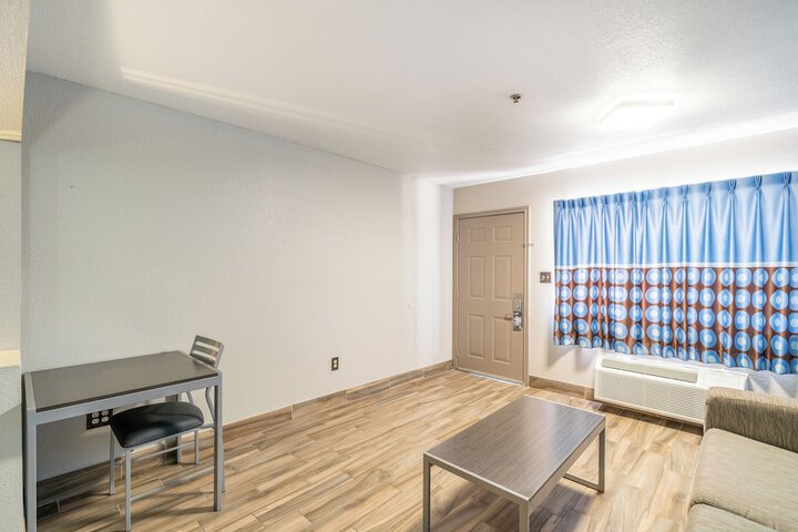 Room 102 of 132