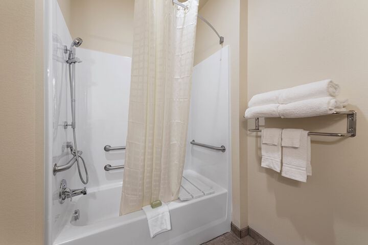 Cobblestone Hotel & Suites - Urbana