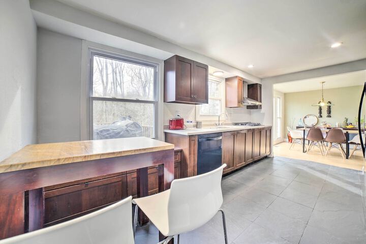 Charming Vacation Rental: 15 Mi to Pittsburgh