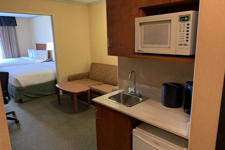 Merit Hotel & Suites