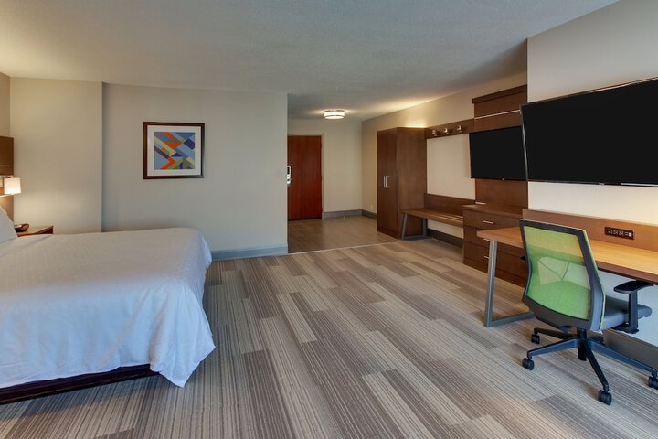 Room 14 of 36