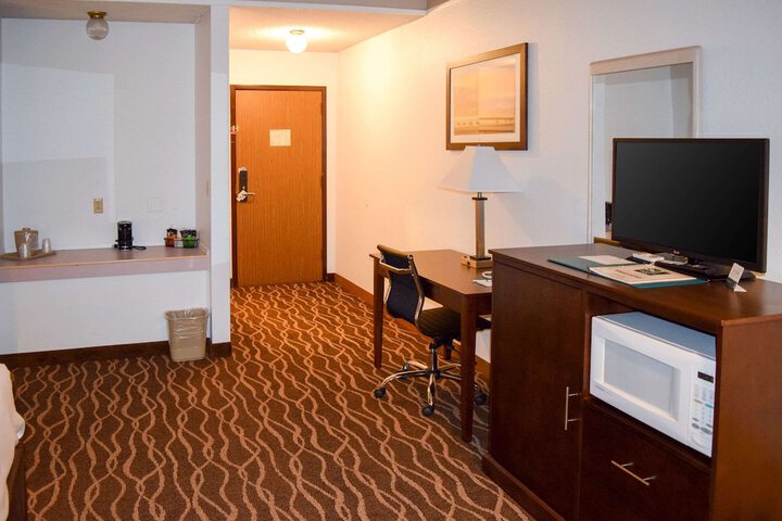 Room 27 of 37