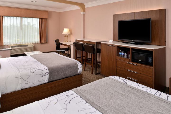 Room 11 of 28