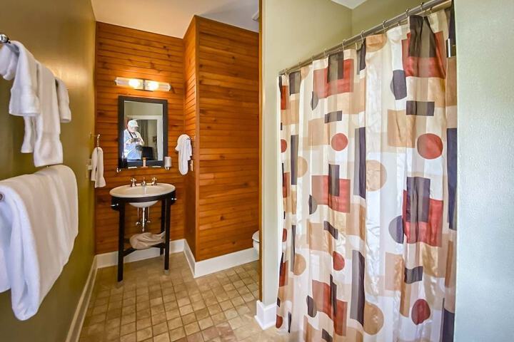 Room 8 of 27