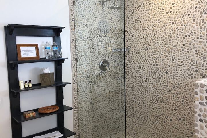 Room 53 of 151