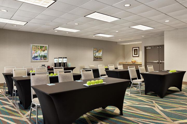 Homewood Suites by Hilton Fort Myers Airport / FGCU