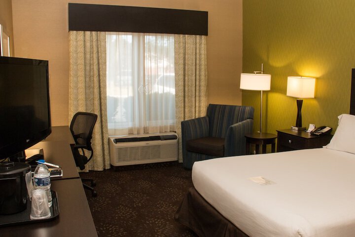Room 36 of 77