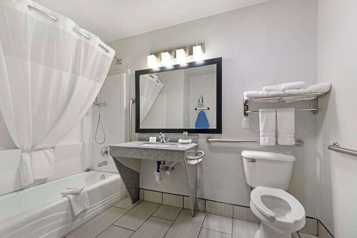 Room 17 of 25