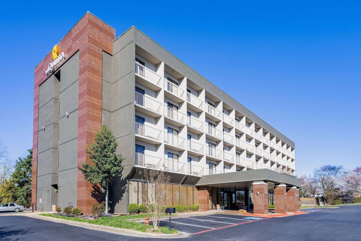 Hotel 4 of 35