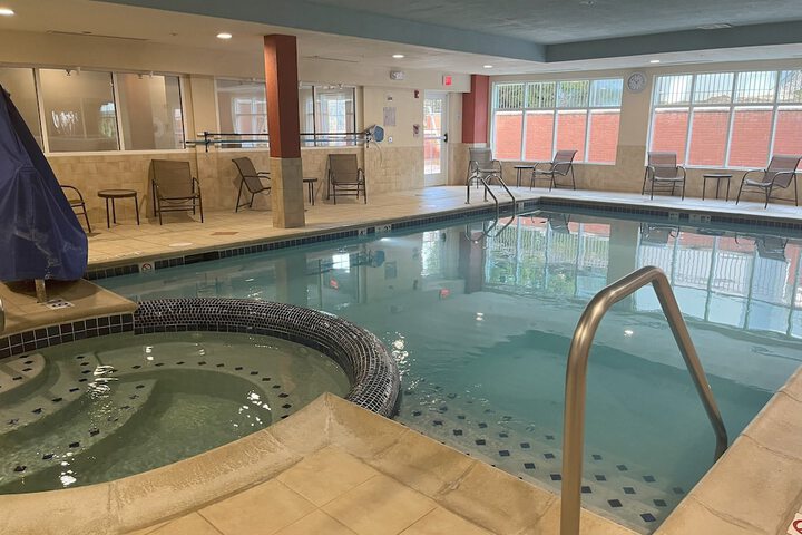 Holiday Inn Express Hotel & Suites Grand Rapids-North by IHG