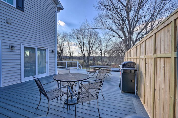 Morrisonville Manor w / Fire Pit & Hot Tub!