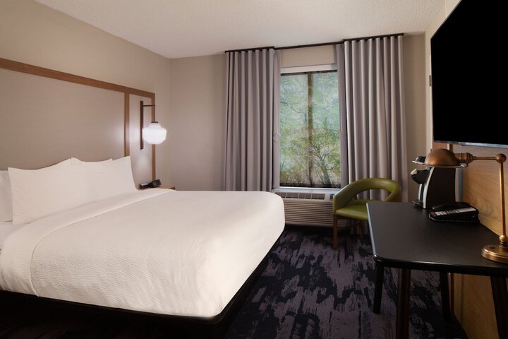 Room 28 of 39