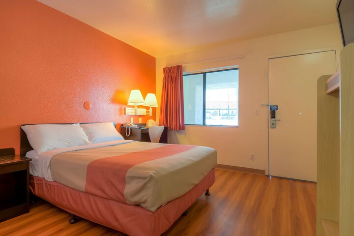 Room 16 of 26