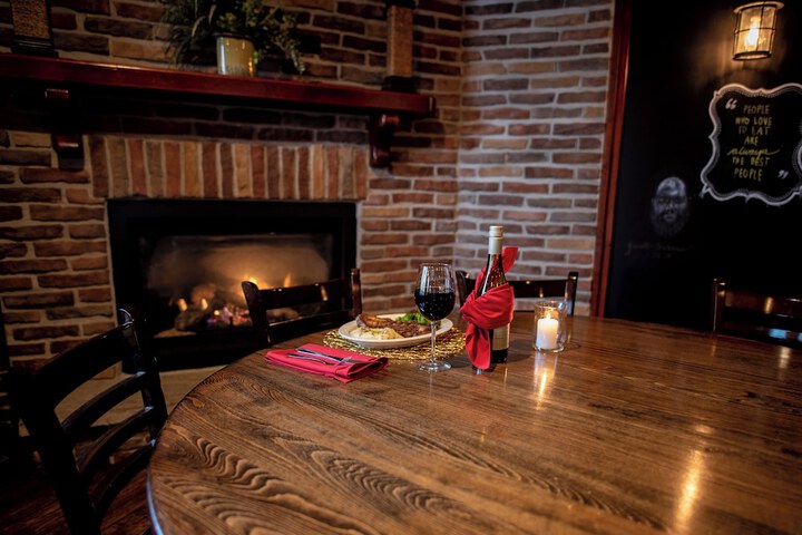 Dining 36 of 46