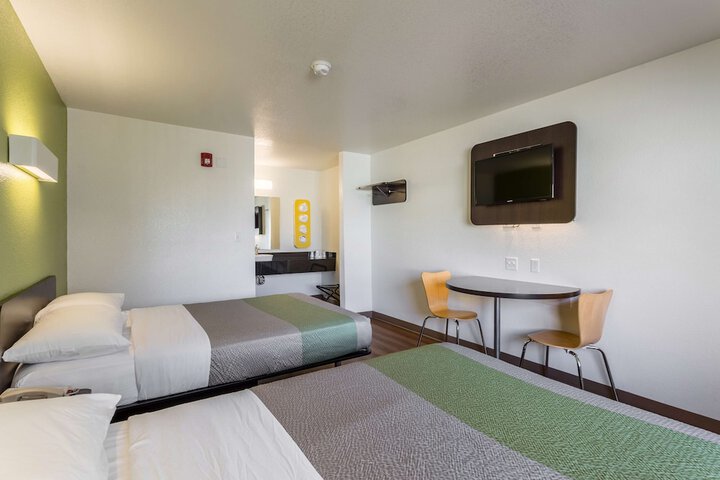 Room 16 of 34