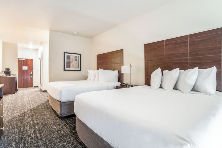 Cobblestone Hotel & Suites - Newport