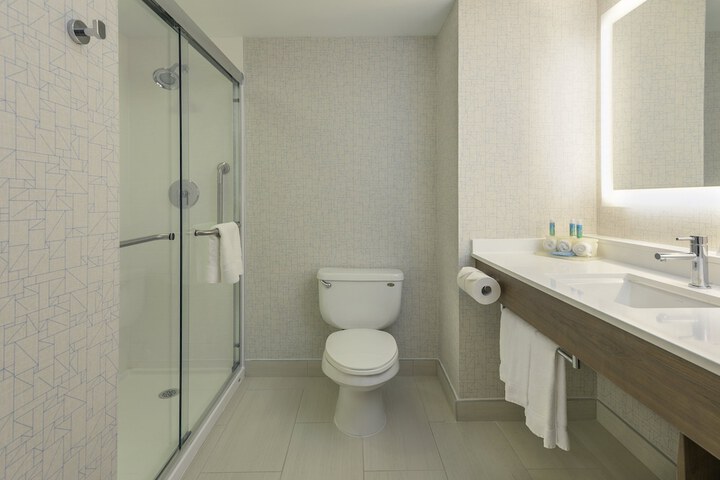 Holiday Inn Express & Suites North Bay by IHG