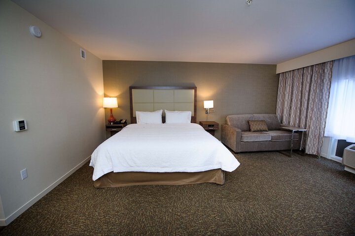 Room 27 of 84