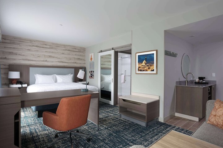 Room 28 of 46