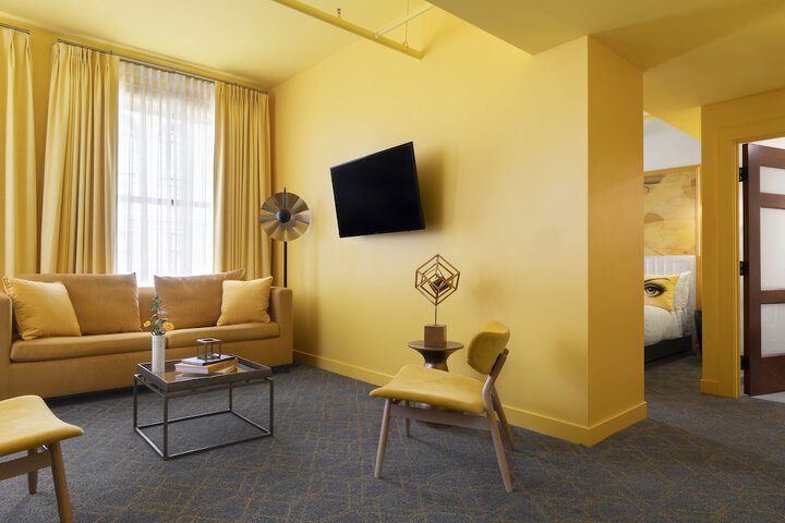 Room 32 of 78