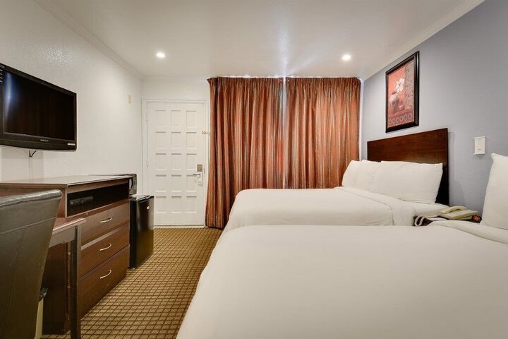 Room 12 of 37