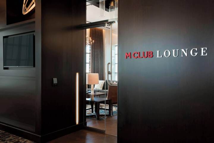 Lounge 50 of 57