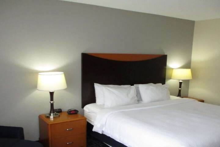Room 4 of 17