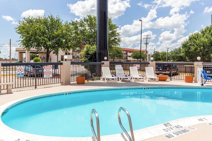 Pool 4 of 33