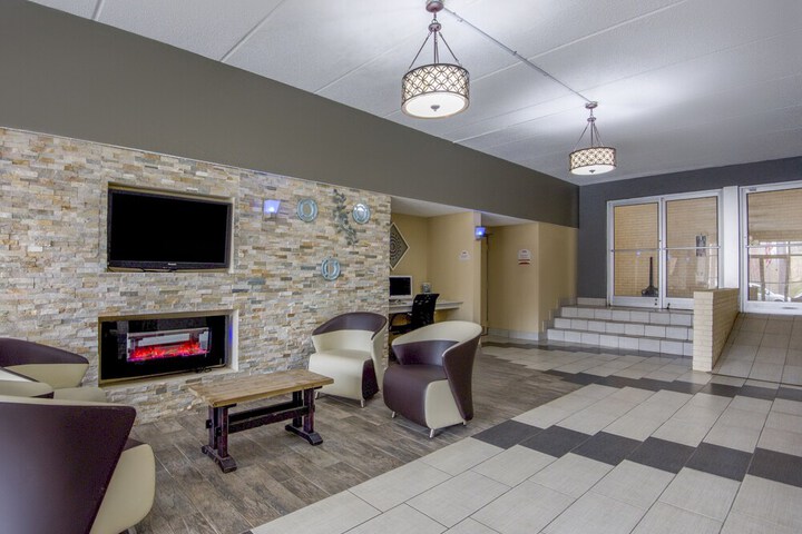 Travelers Inn & Suites Forest City