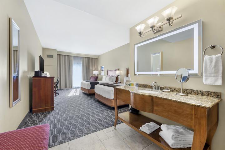 Best Western Plus Swiss Chalet Hotel & Suites