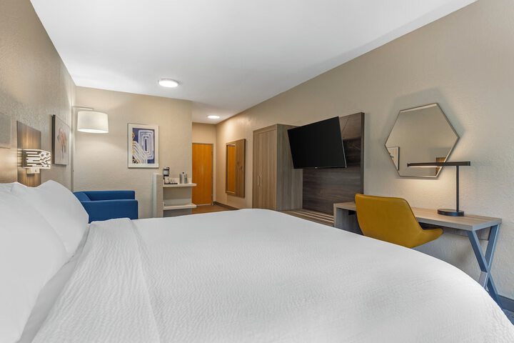 Holiday Inn Express Hotel & Suites Charlotte by IHG