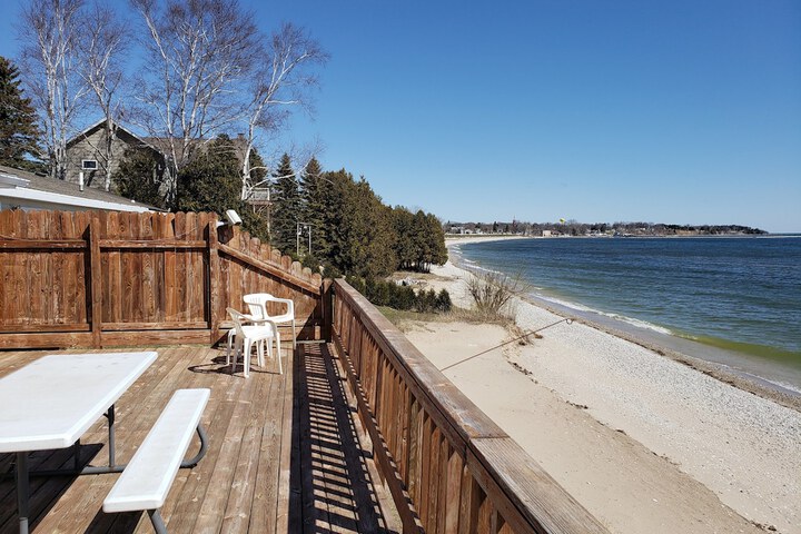 Algoma Beach Motel