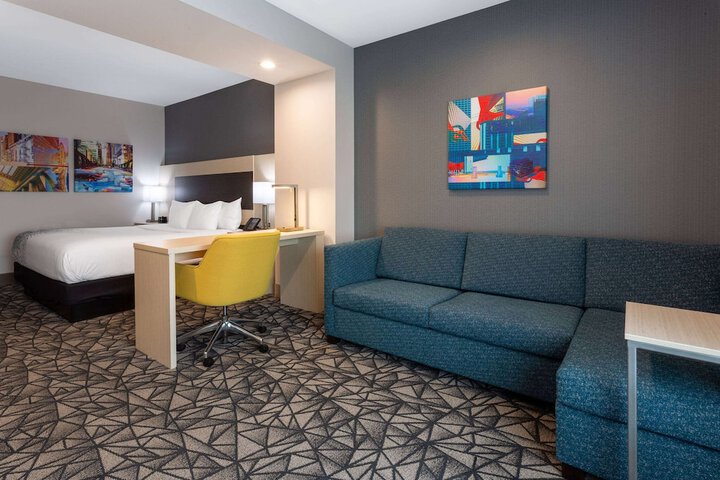 Room 26 of 35