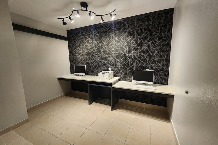 Business Center 39 of 40