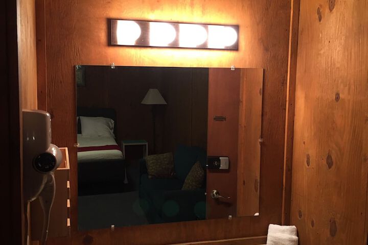 Room 16 of 53