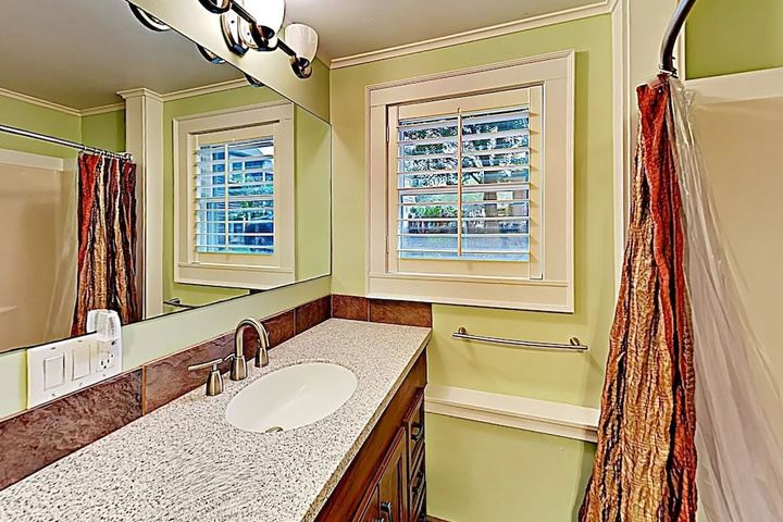 New Listing! Serene East End : Steps To Sand 3 Bedroom Condo