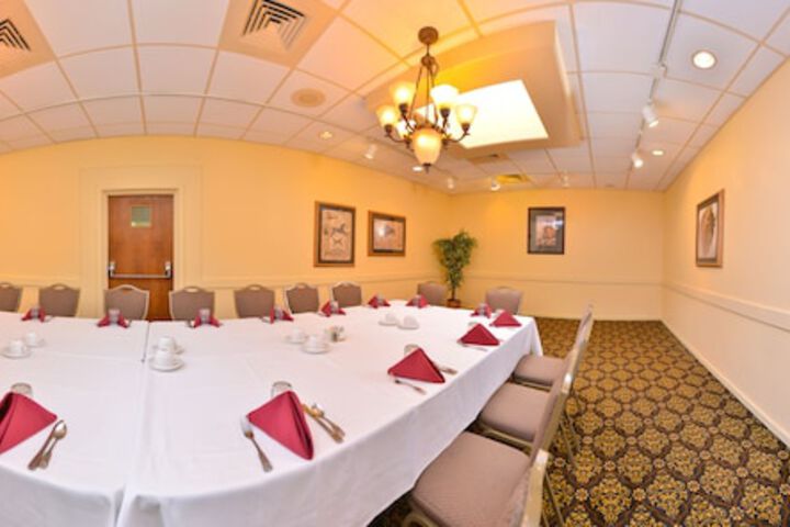 Ramada Plaza by Wyndham Sheridan Hotel & Convention Center