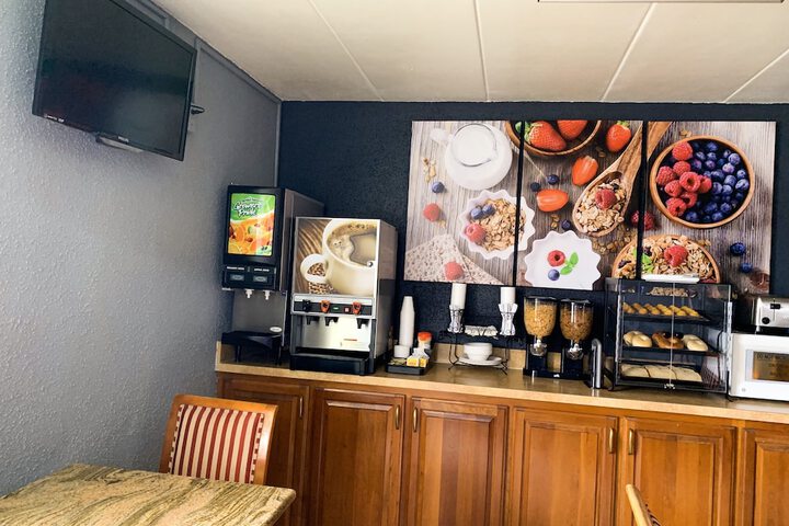 Breakfast/Coffee Service 30 of 36