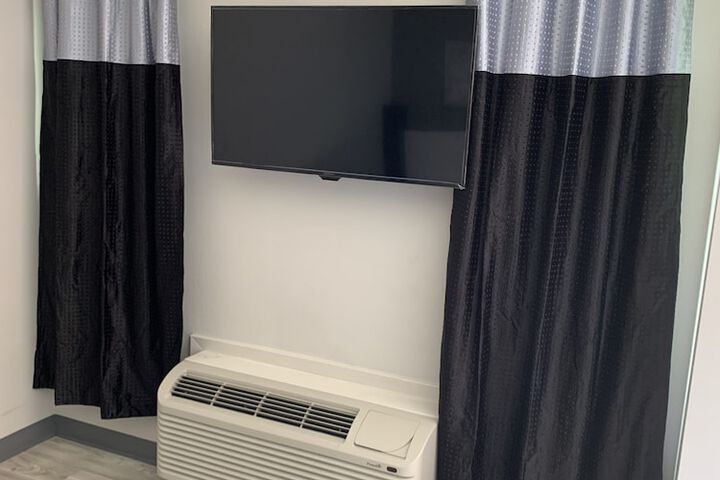 Room 16 of 33