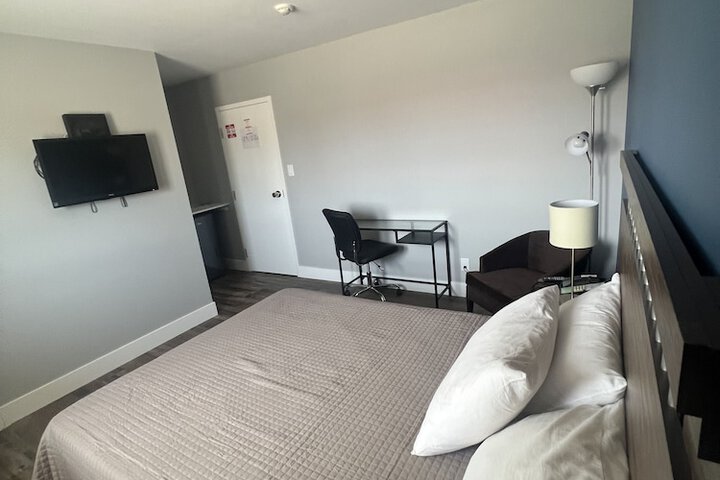 Room 11 of 25