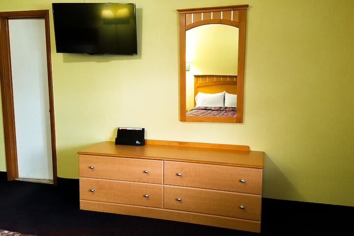 Room 6 of 13