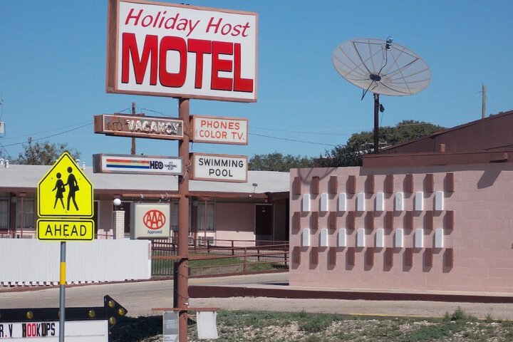 Holiday Host Motel