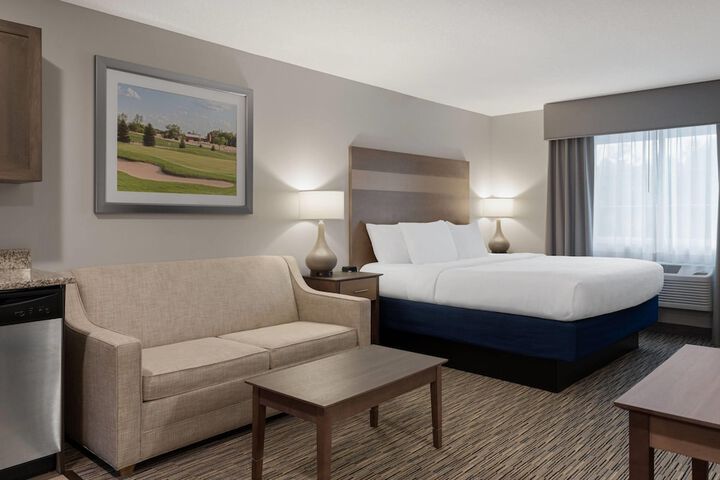 Little Crow Hotel & Conference Trademark by Wyndham