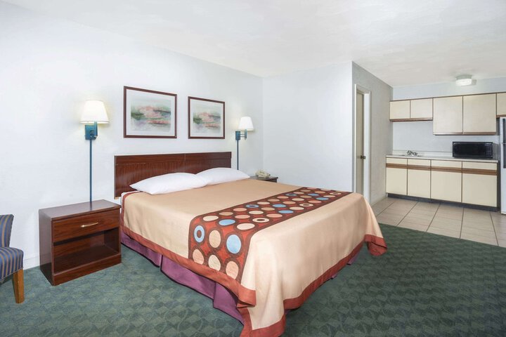 Room 17 of 23