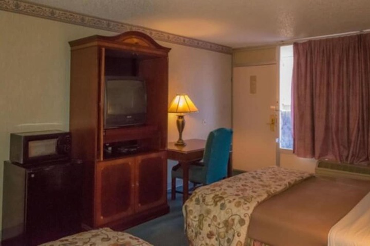 Room 13 of 27